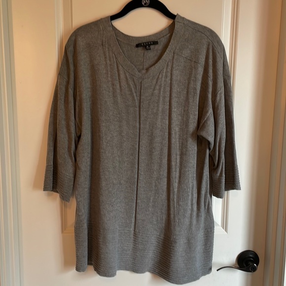 Grey shirt sleeved sweater by Cyrus - Picture 1 of 4